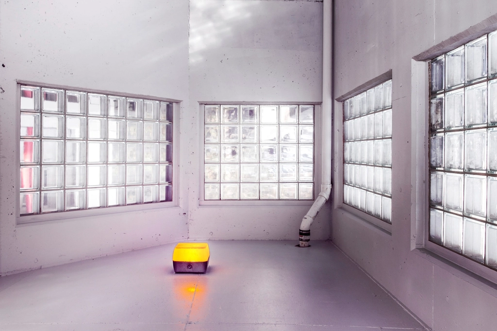 Semáforo vermelho em uma rua da cidade